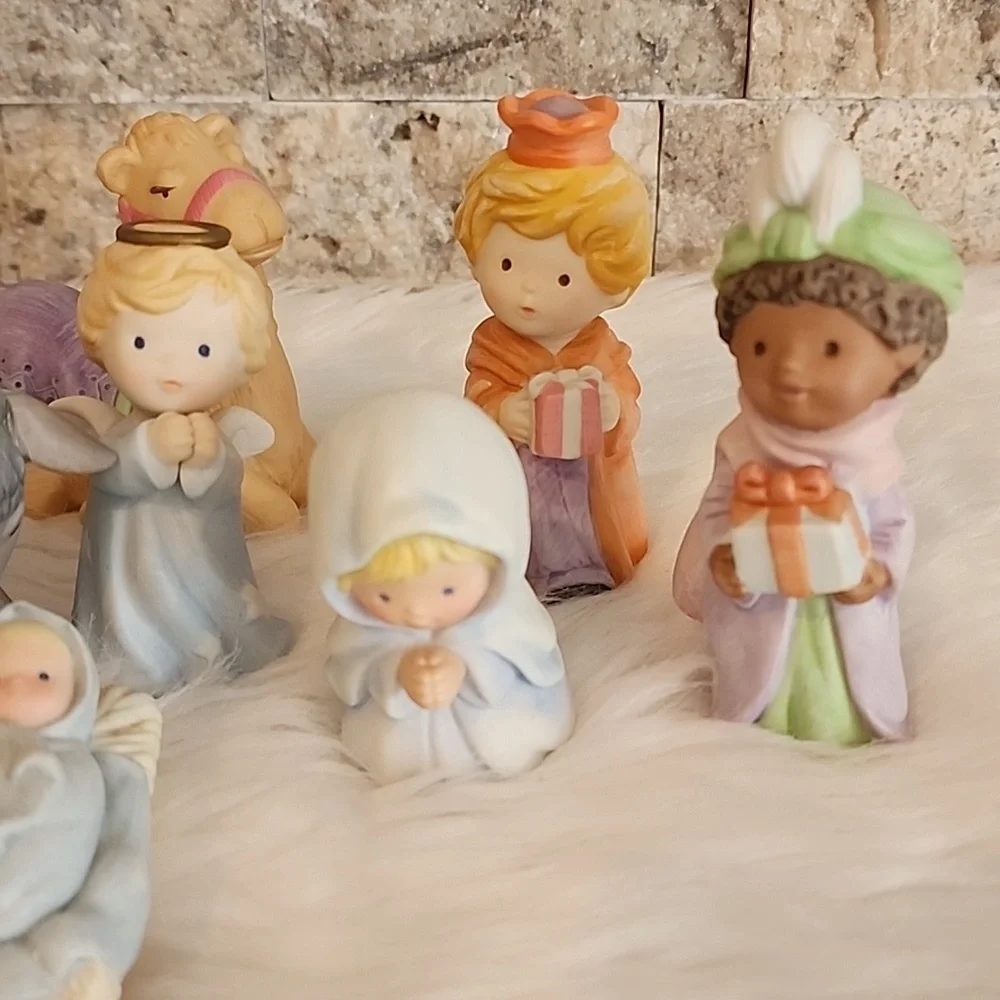 Avon 1986 Heavenly Blessings Children's Nativity Figurine Set 9